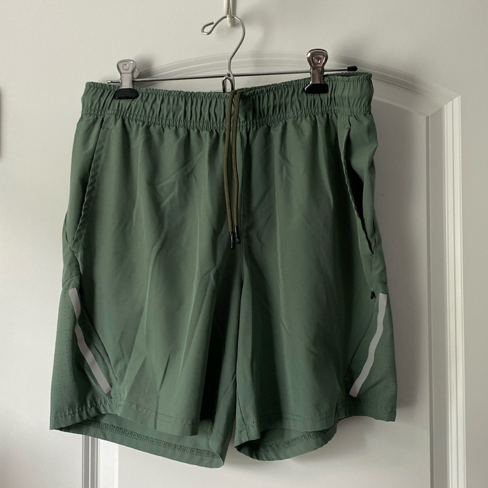 Men’s Athletic Motion Shorts, Size M